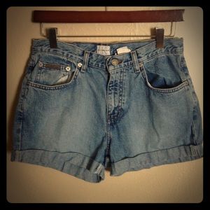 Calvin Klein denim size 6 shorts w/ pockets!!😘❤️