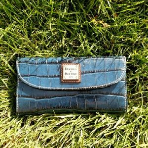 🔥SALE🔥Dooney & Bourke Croco Continental Clutch