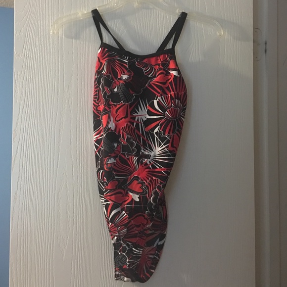 100% polyester 1 piece swim suit size 30 EUC