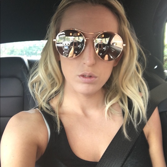 Meet your Posher, Courtney - Picture 3 of 5