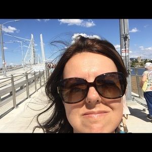 Meet your Posher, Anjill