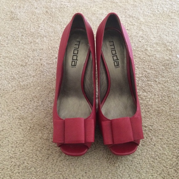 Red Moda Spana bow heels