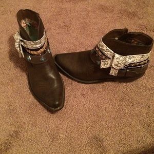 Miranda lambert cowgirl boots