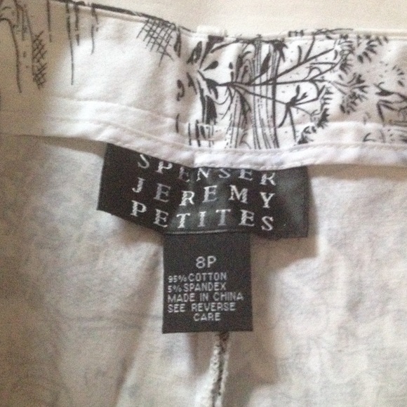 EUC stunning b&w Japanese Etoile print capris 8P - Picture 2 of 4