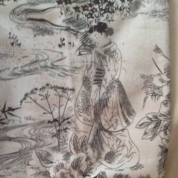 EUC stunning b&w Japanese Etoile print capris 8P - Picture 4 of 4