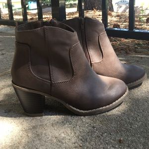 NWOT Old Navy Brown Ankle Boots