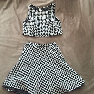 Small black and white two piece set