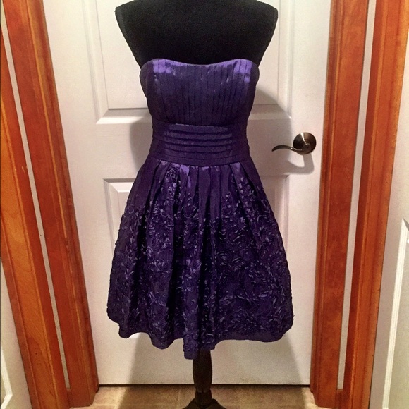 Formal Dress - Picture 2 of 4