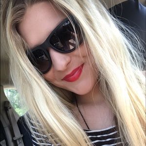 Meet your Posher, Alexis