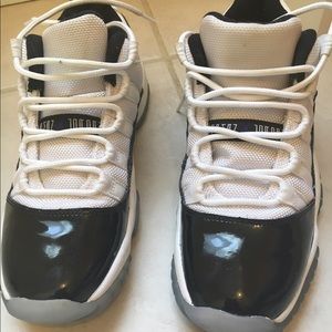 Air Jordan Low-top Concord 11s