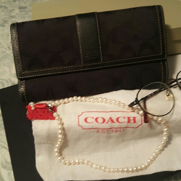 Coach Handbags - 💚COACH SIGNATURE WALLET