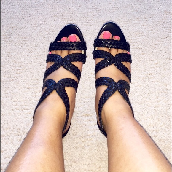 Cute and Comfy ⚫️ Black naturalizer Sandals