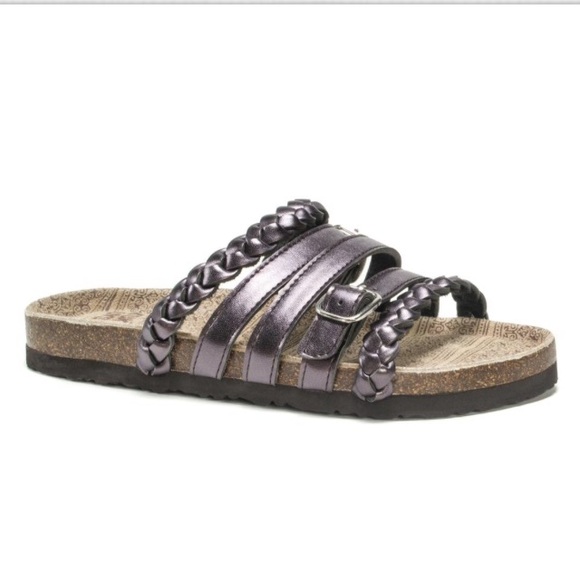 Muk Luk Terri Purple Sandles