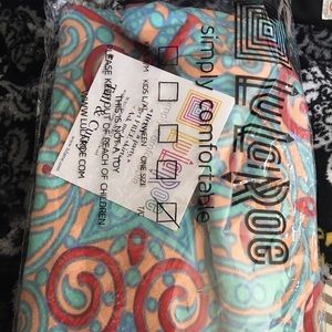 LuLaRoe TC leggings.