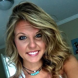 Meet your Posher, Corinne