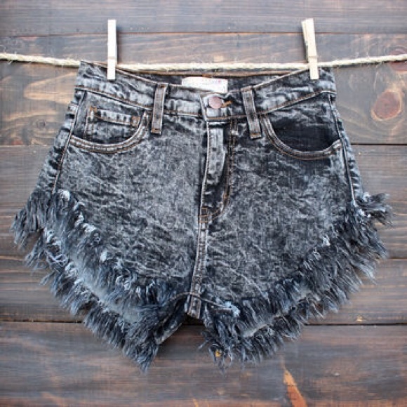 Distressed dark acid washed shorts