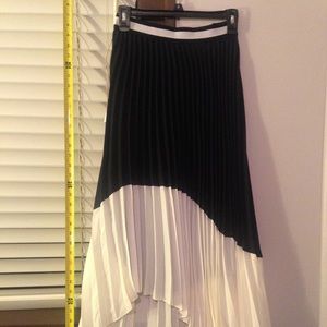 Long pleaded black and white skirt XS/S NEW