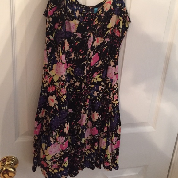 Free People Dresses & Skirts - 🌟Colorful Free People romper🌟