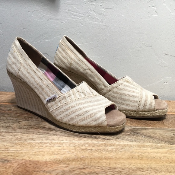 NWOT TOMS Striped Classic Wedges