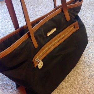 Michael Kors Kempton large tote. Free wristlet!