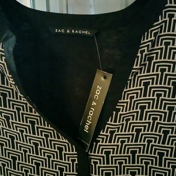 SOLD...NWT black and white top - Picture 2 of 4