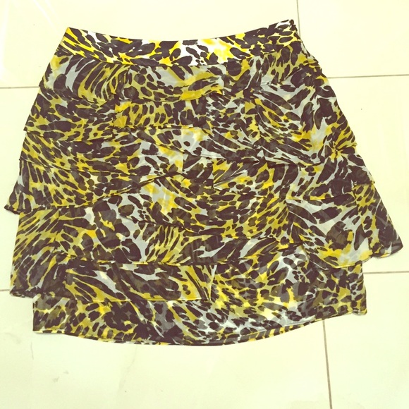 Cache funky mid length skirt