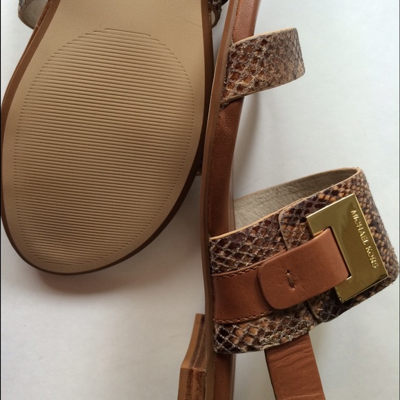 Final reduction 🌶🍉Michael Kors sandal🌶🍉 - Picture 3 of 4