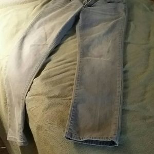 Levis Mid-Rise Skinny Jeans. EUC