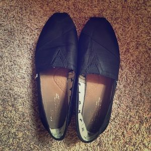 Black TOMS