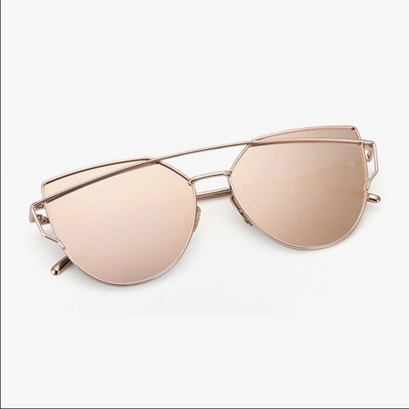Rose Gold Mirrored Sunglasses - Picture 4 of 4