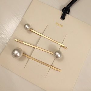 Urban Outfitters gold&pearl bobby pins