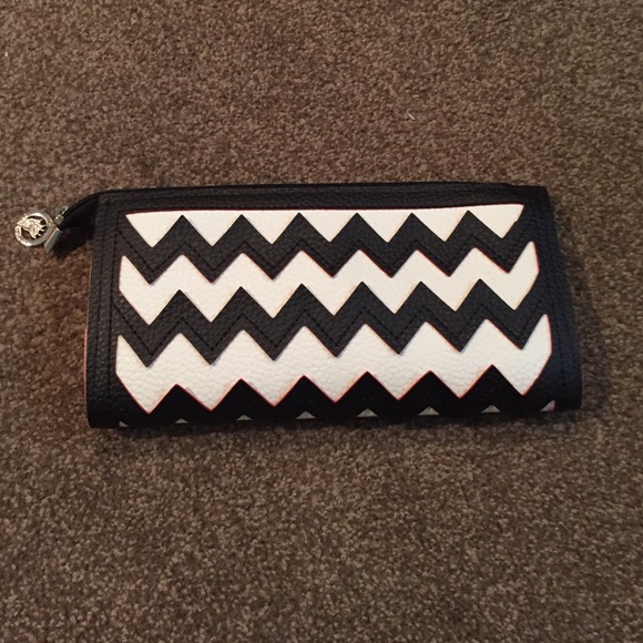 Jingpin Clutch Black and White