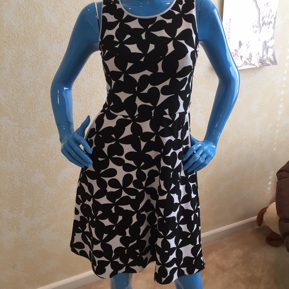 New without tag INC dress with side pockets
