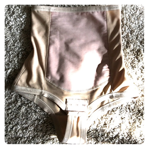 Bellefit corset with zipper