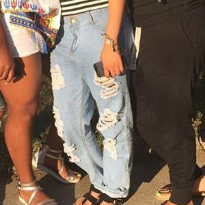 Boyfriend baggy ripped jeans