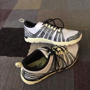 New balance cross training shoes