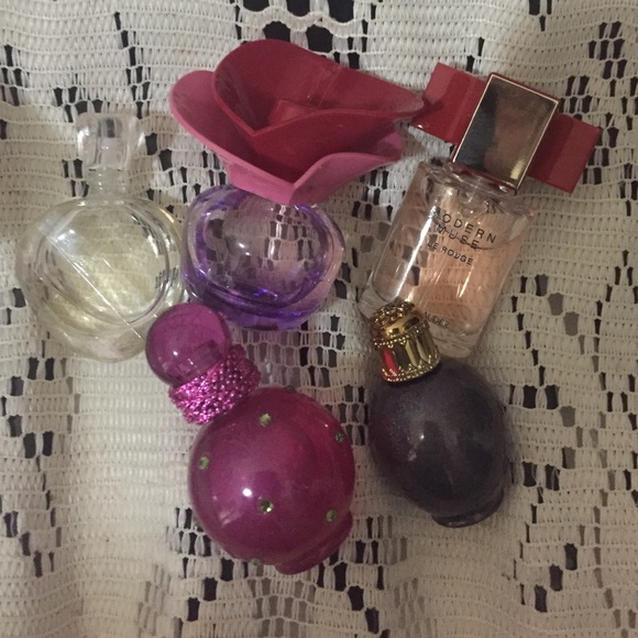 Set of mini perfumes