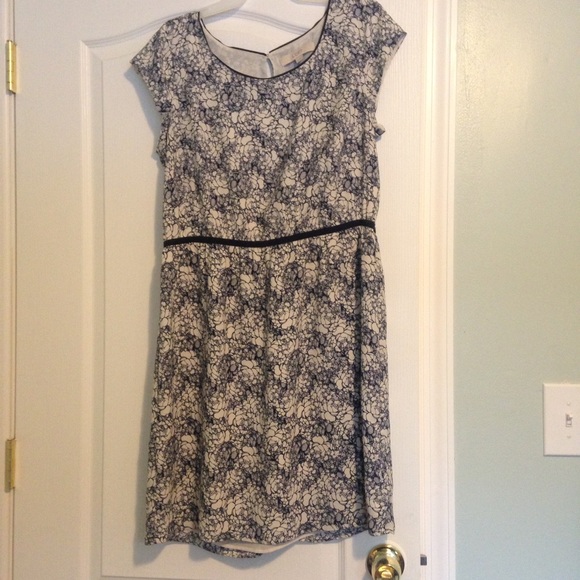 LOFT Dresses & Skirts - Navy and white floral dress from loft