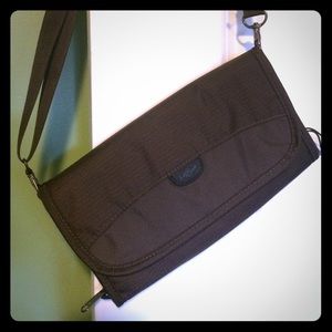 Eagle Creek travel bag NWOT.