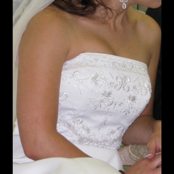 ❗️SOLD❗️Wedding dress /intricate beading/petite length - Picture 2 of 4