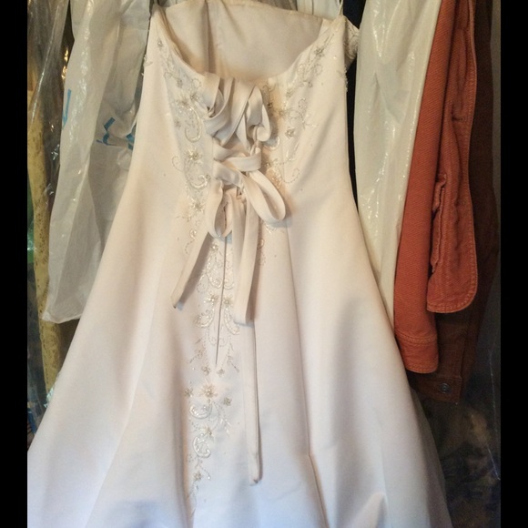 ❗️SOLD❗️Wedding dress /intricate beading/petite length - Picture 3 of 4