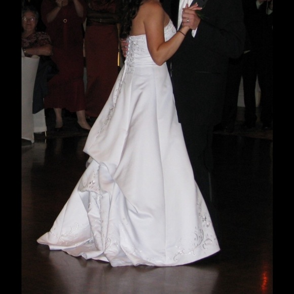 ❗️SOLD❗️Wedding dress /intricate beading/petite length - Picture 4 of 4