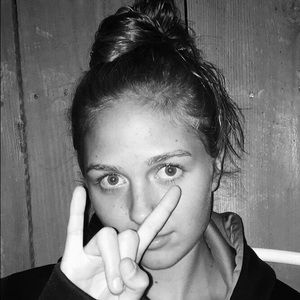 Meet your Posher, Caitlin