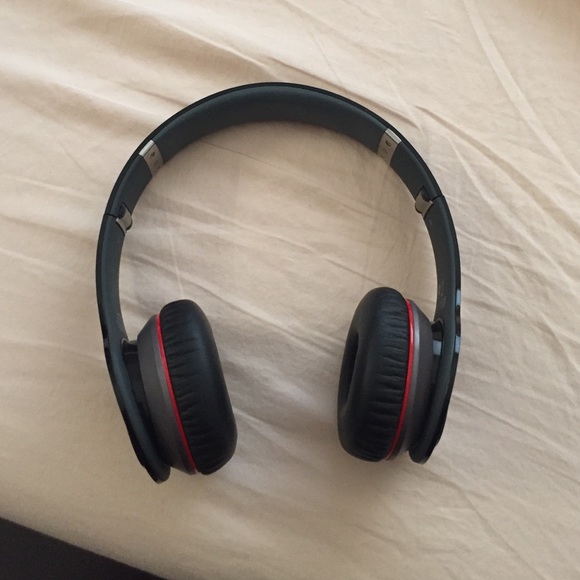 Beats by dre wireless headphones