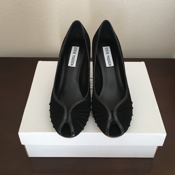 Steve Madden Allisson Open-Toe Pump
