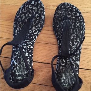 Women's size 8 Tom sandals