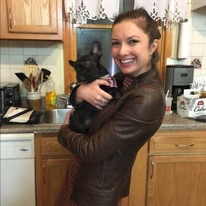 Meet your Posher, Adora