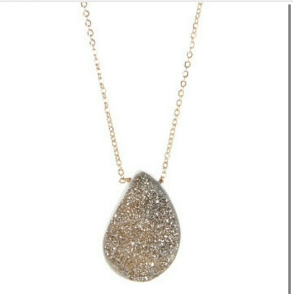NWT Platinum Dream Druzy Agate Pendant Necklace