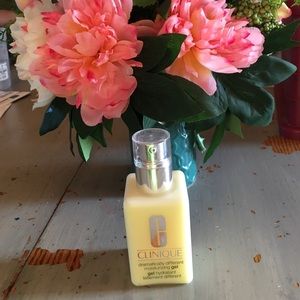 Clinique Dramatically Different Gel