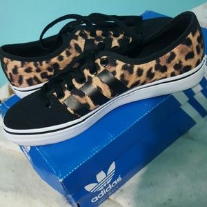 Aria Lo W in leopard Adidas